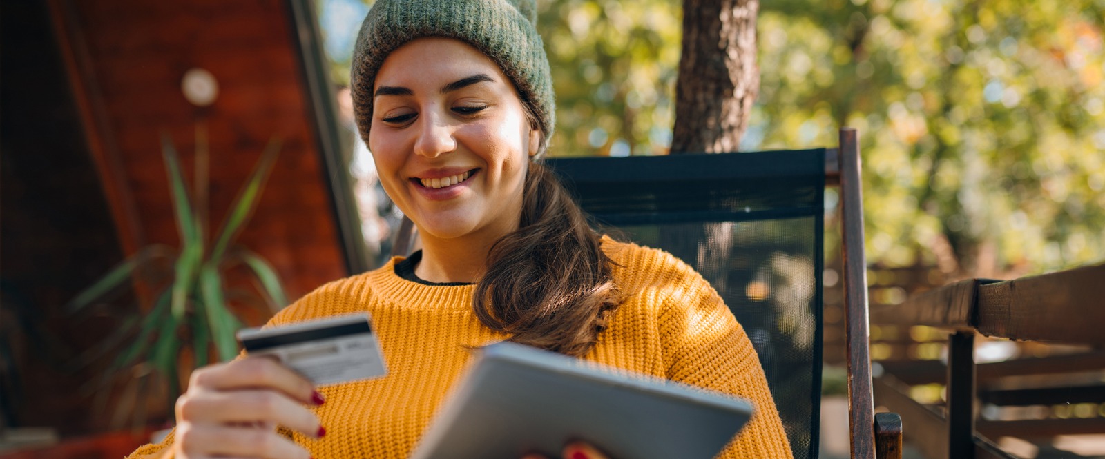 a woman making a online purchase with her credit/debit card